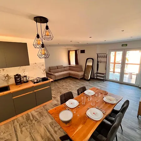 Vackorlak Apartament *